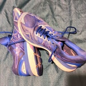 Like new Asics runners